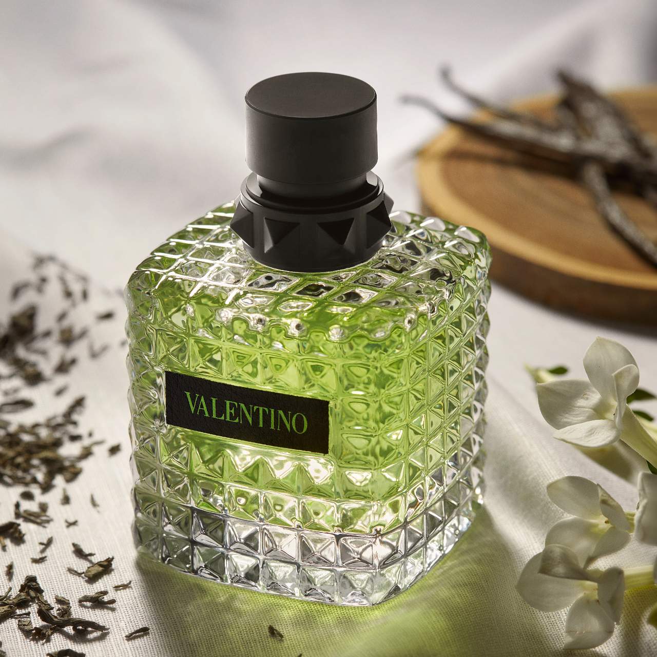 Donna Born in Roma Green Stravaganza Eau de Parfum with Vanilla & Tea Accord